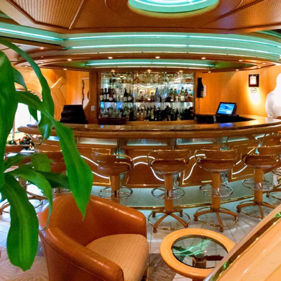 Diamond Club-Lounge pe Adventure of the Seas